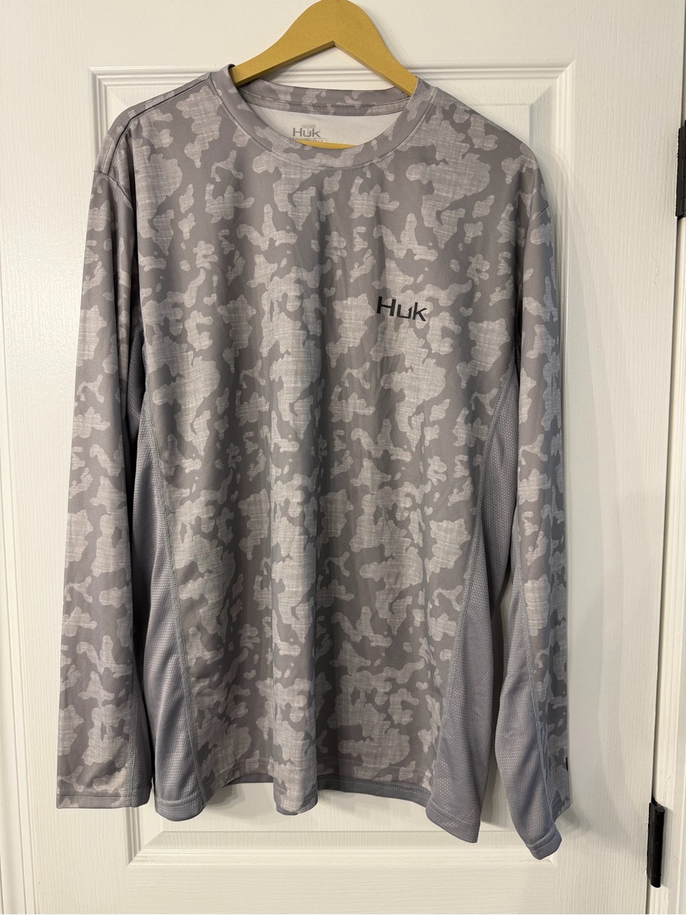 Huk Long-Sleeve Tech Shirt - Light Gray Camo
